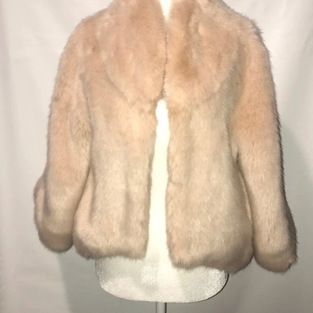 Gorgeous faux fur BCBG pale pink coat - Picture 3 of 5